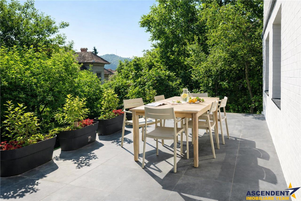 FILM! Vila de poveste, in centrul Brasovului, pe Drumul Ceta