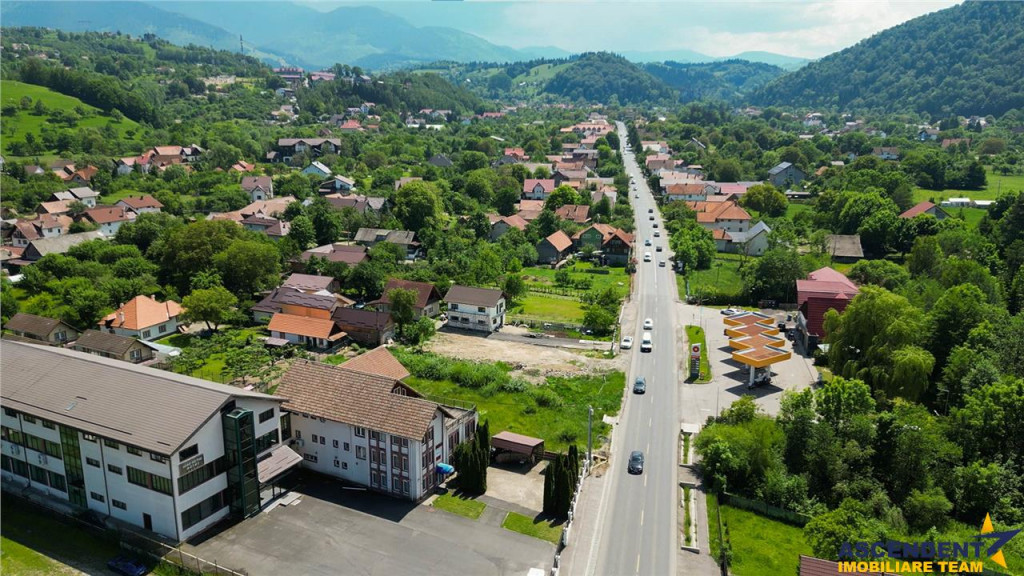 FILM!Punct de atractie:intravilan in vecinatatea Castelului