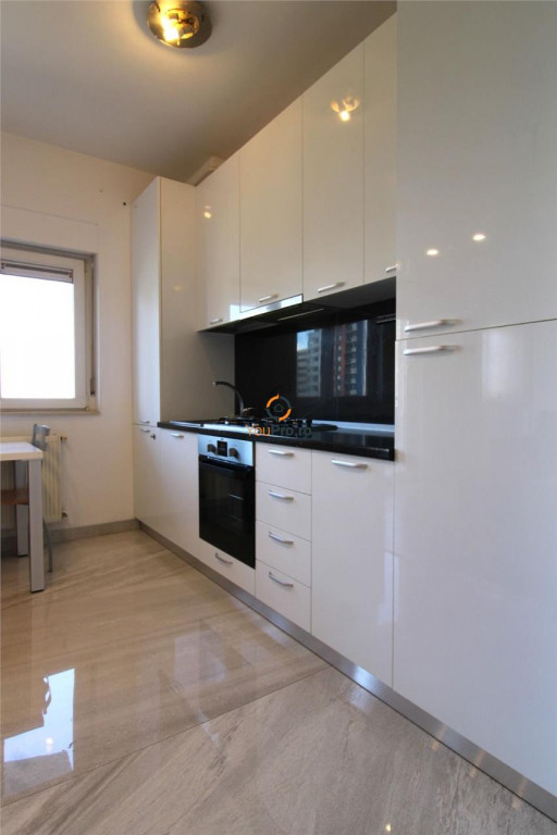 Torontalului 2 camere Bloc cu Lift /Parcare Inclusa cu Barie