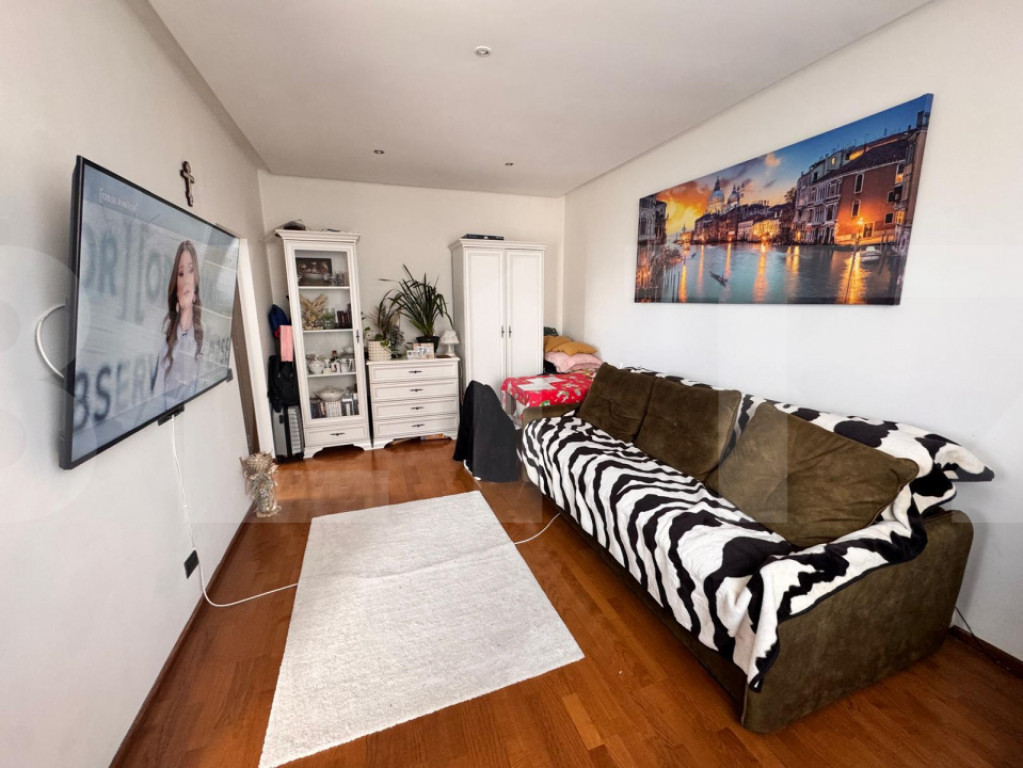 Casă calcan tip garsonieră - curte proprie – zona Liceul