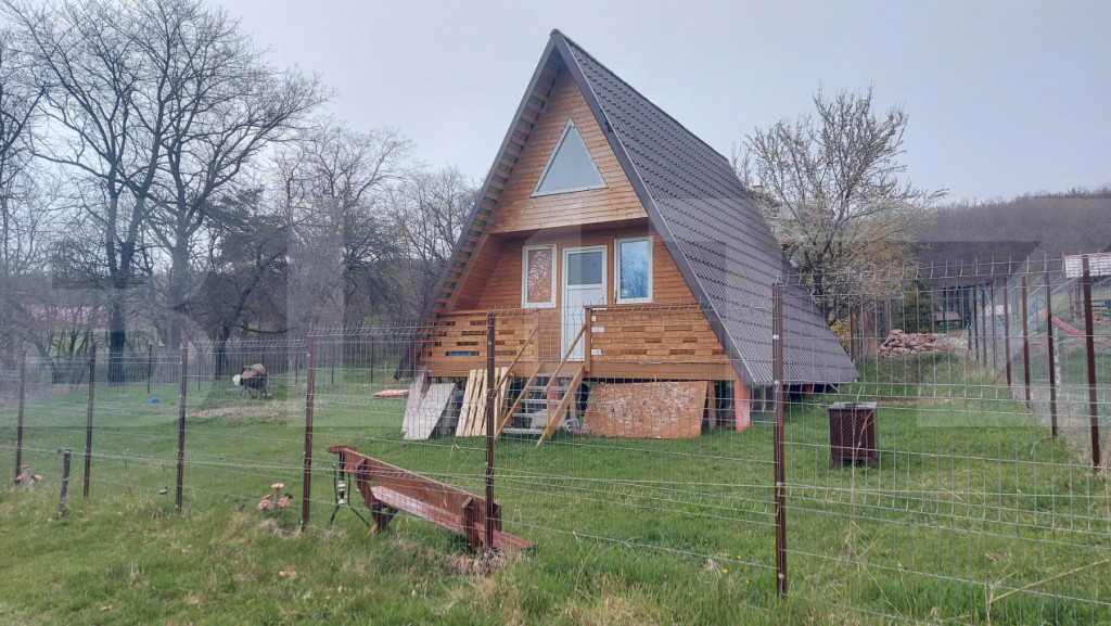 Casă A-frame cu vedere la Lacul Padureni I Teren 430 mp