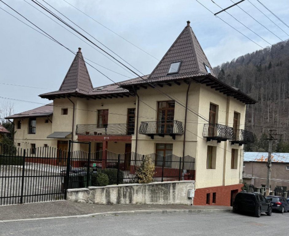 Vilă istorică in Sinaia, zona Peleș -500 mp, ideal invest