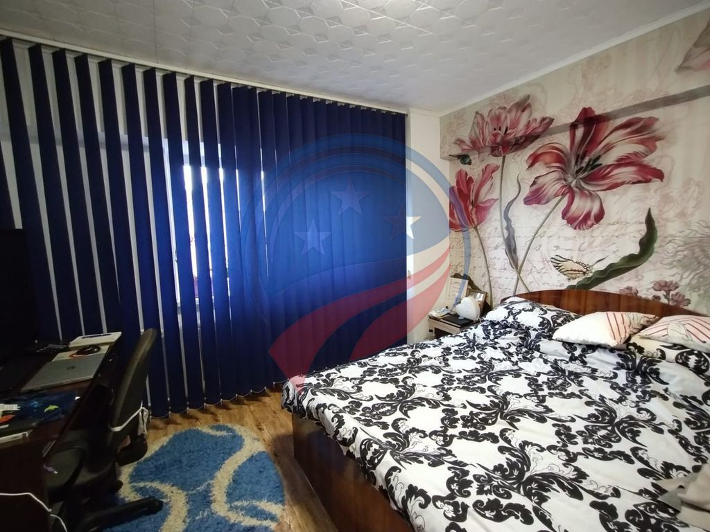 Apartament 4 camere decomandat de închiriat – Craiova,...