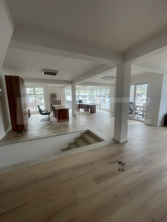 Spațiu comercial de vanzare / birouri de închiriat – Nă