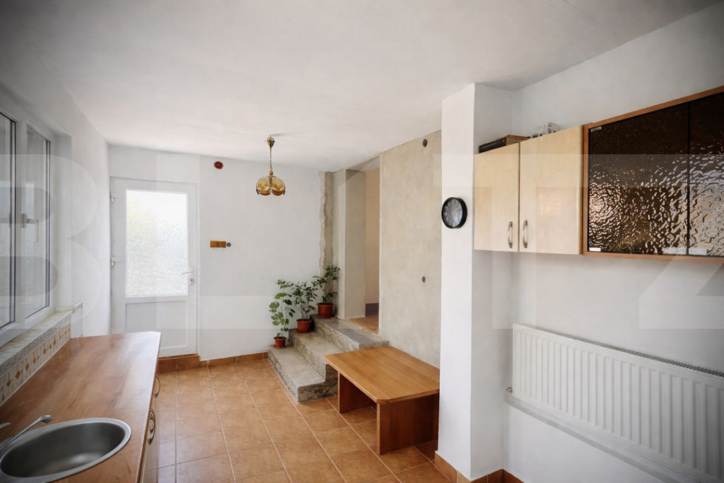 Casă modern renovată cu P+E în Miniș | Liniște si Confo