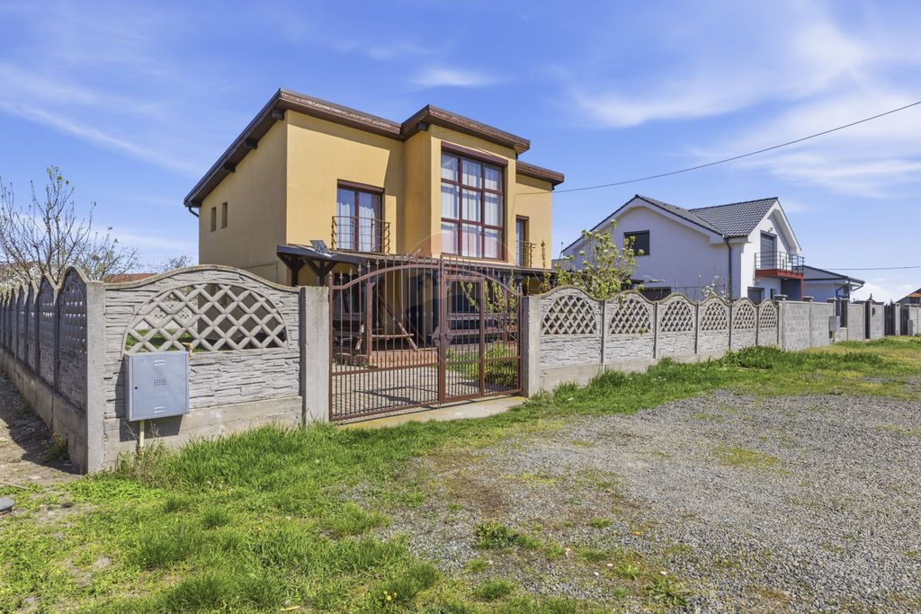 Casă cu 5 camere de inchiriat in Sofronea,Arad