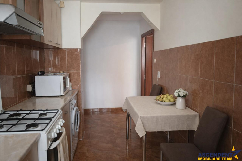 Decomandat, etaj2, Electroprecizia, Sacele, Brasov