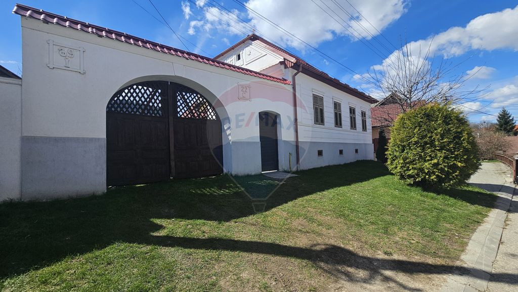 Casă autentică mocănească | Grădină 881 mp | Zonă ...