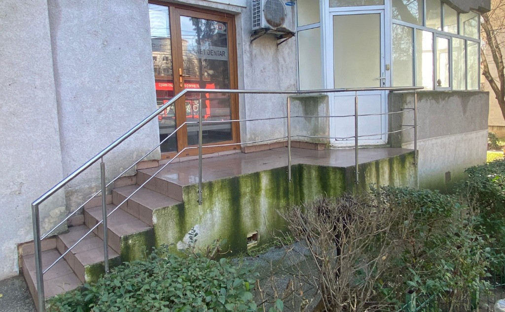 Proprietar, vand spatiu comercial ideal pentru cabinete medicale