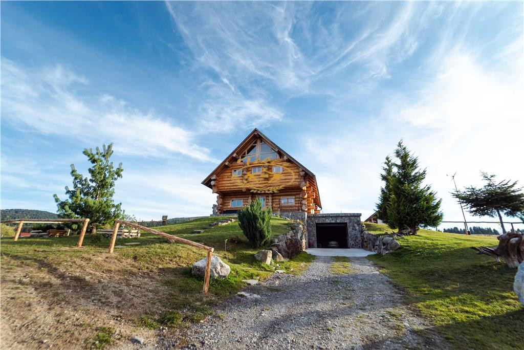 Casa din busteni cu ferma zootehnica si afacere (Tengheler,