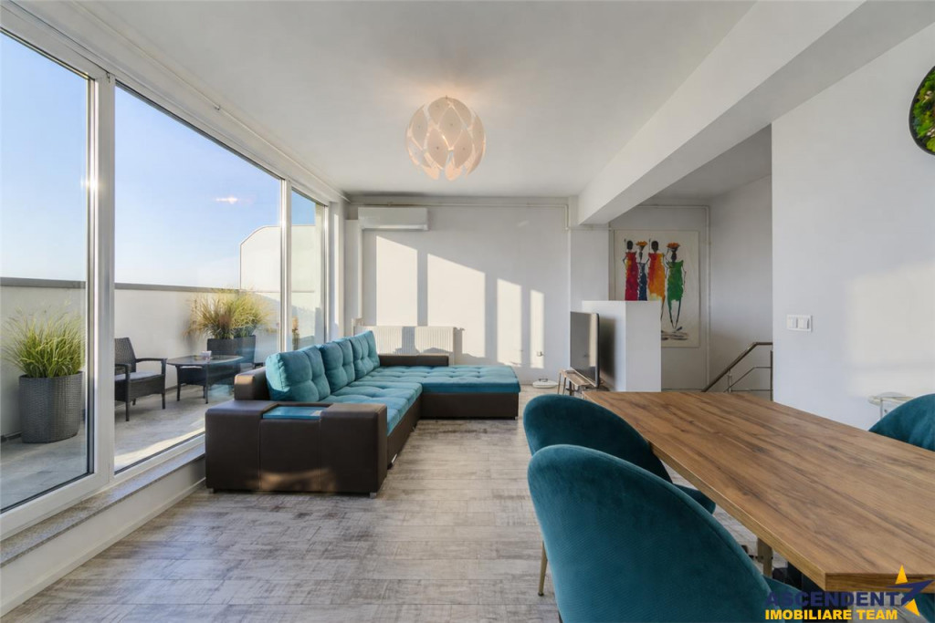 Penthouse de 3 camere zona Tractorul