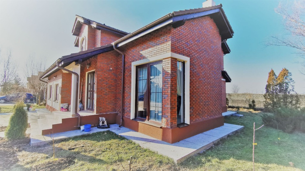 Corbeanca, inchiriez vila stil american, cu semineu si panouri solare