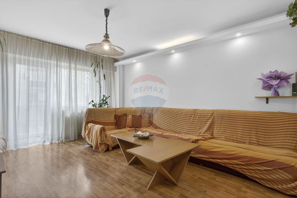 2 Apartamente unite, 5 camere de vânzare pe Malul Muresu...