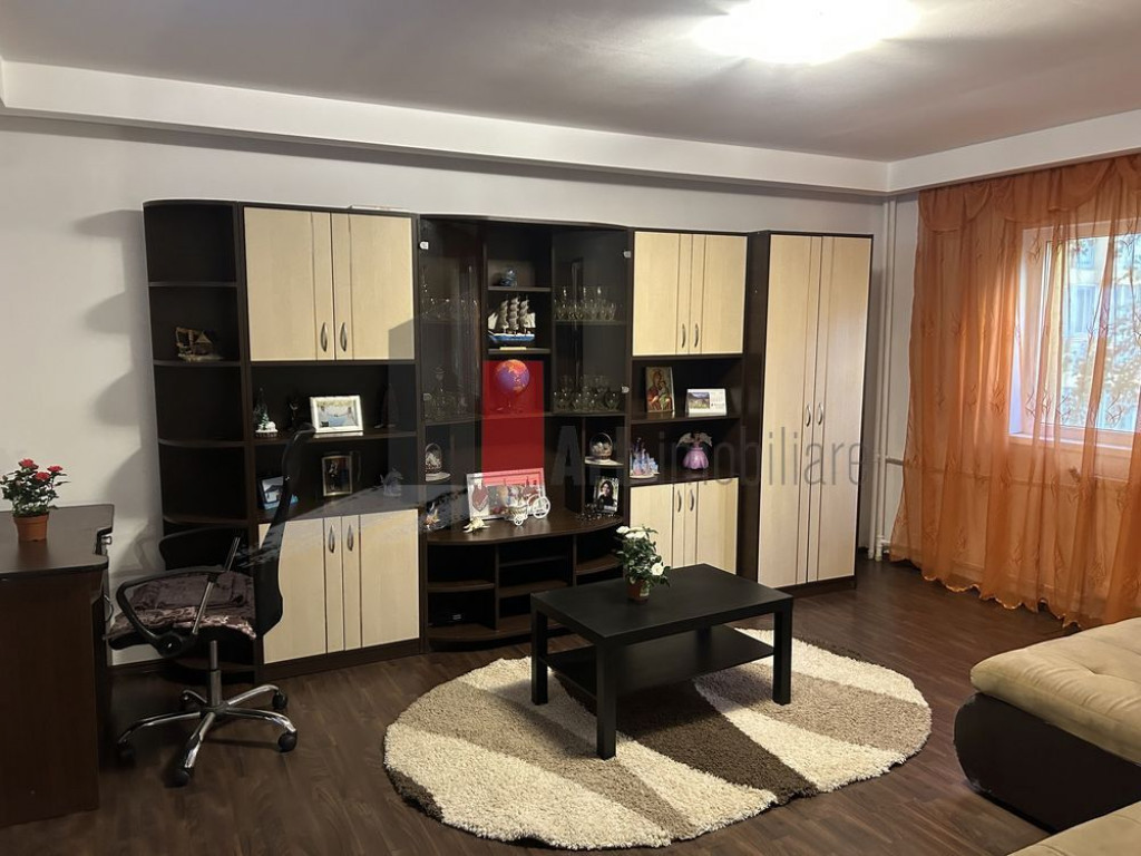 Apartament cu trei camere de inchiriat-Lujerului-Uverturi...