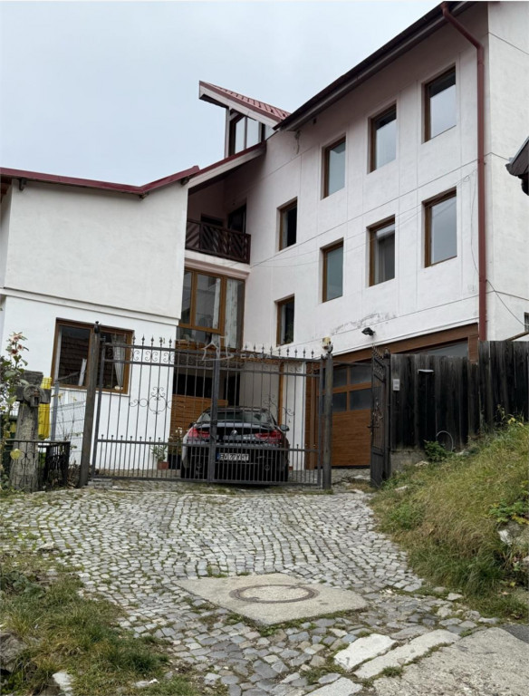 Vila 6 camere ,Teren-1618 mp - Predelut - Bran