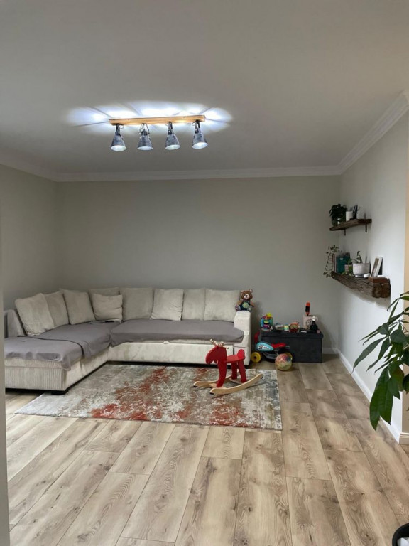 Apartament 2 camere Tractorul,mobilat,parcare,gradina,135000