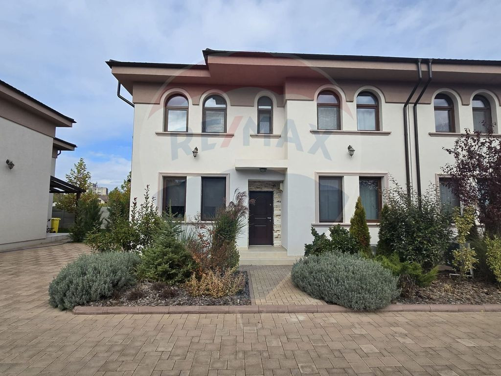 DE VANZARE Apartament cu 4 camere în Mamaia Nord