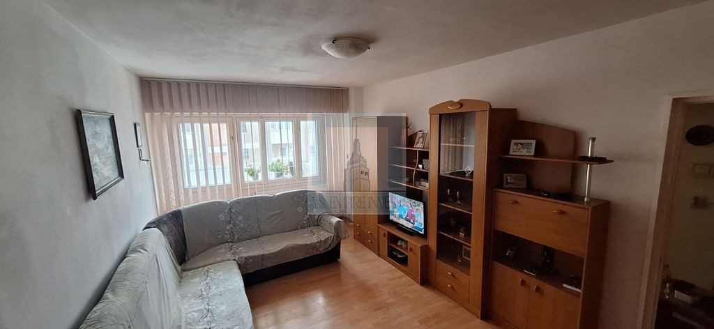 Apartament 2 camere+boxa - zona Racadau/Carpaților