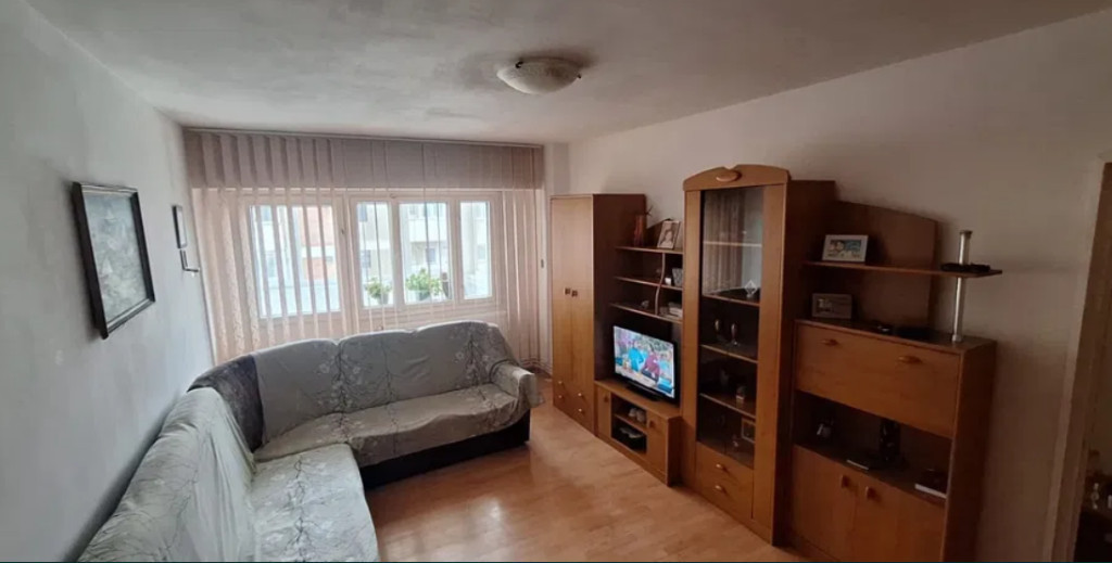 Apartament 2 camere, semidecomandat - zona Racadau