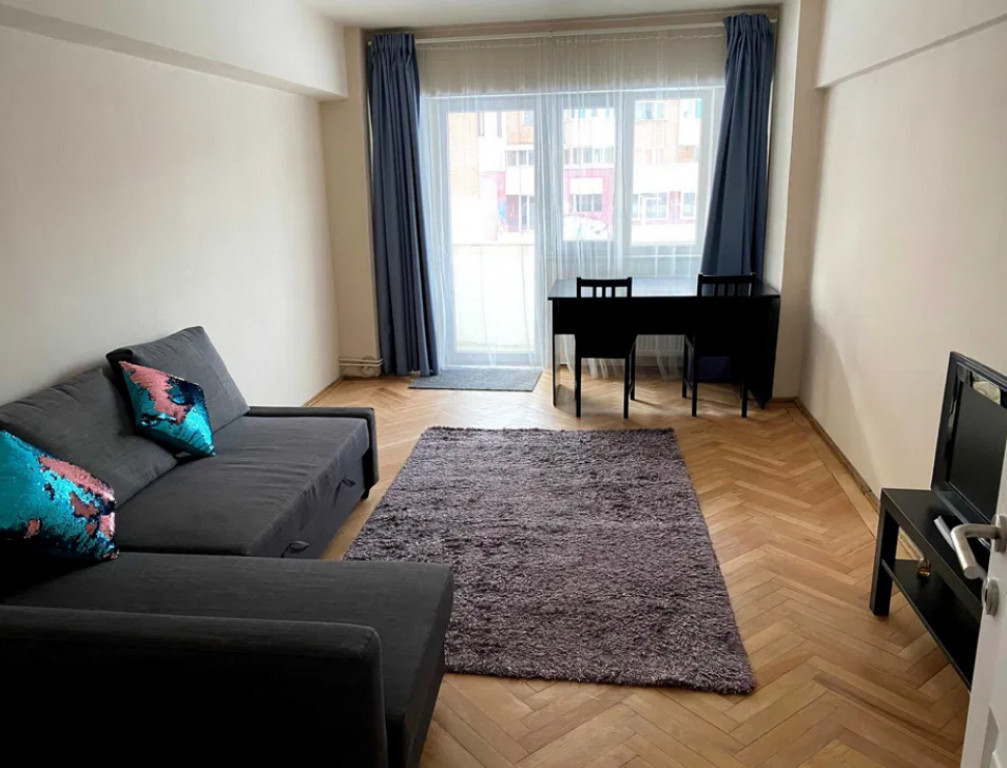 Apartament 3 camere, decomandat - zona Racadau