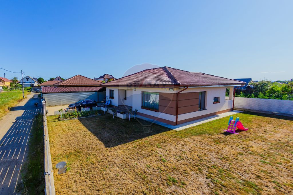 Casă super finisata de vanzare în sat Sasar / schimb cu...