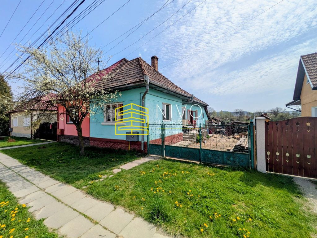 Casă singur în curte – Mureș – Păsăreni – Zona...