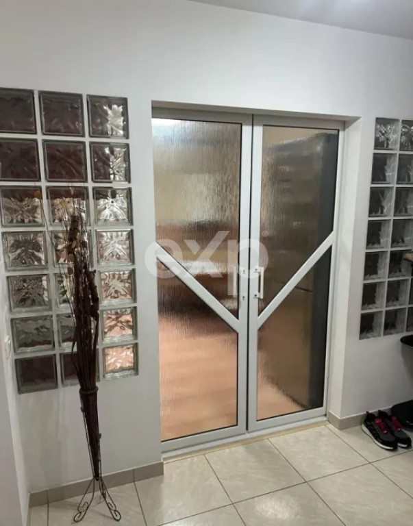 De vanzare apartament 3 camere decomandate, 70 m², et.1, zo