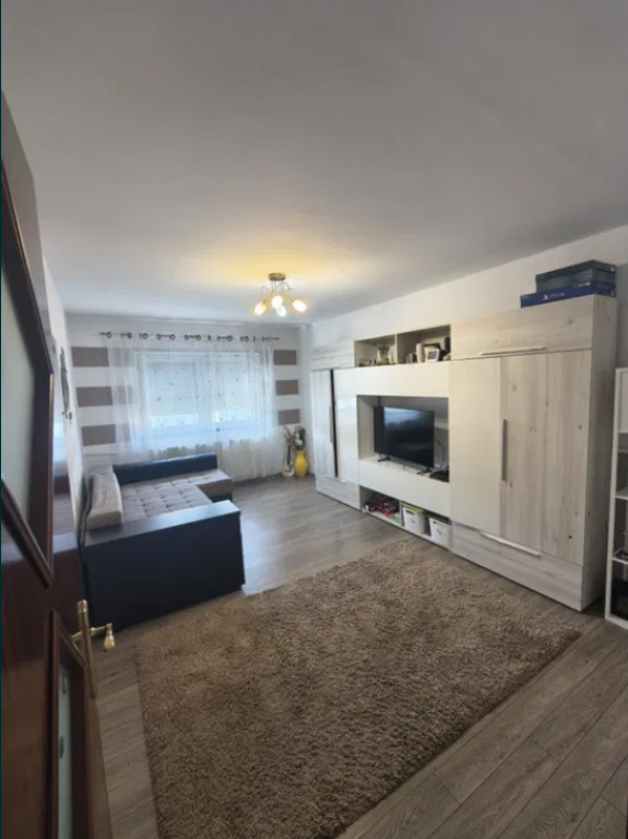 Apartament 2 camere, decomandat - zona Sacele