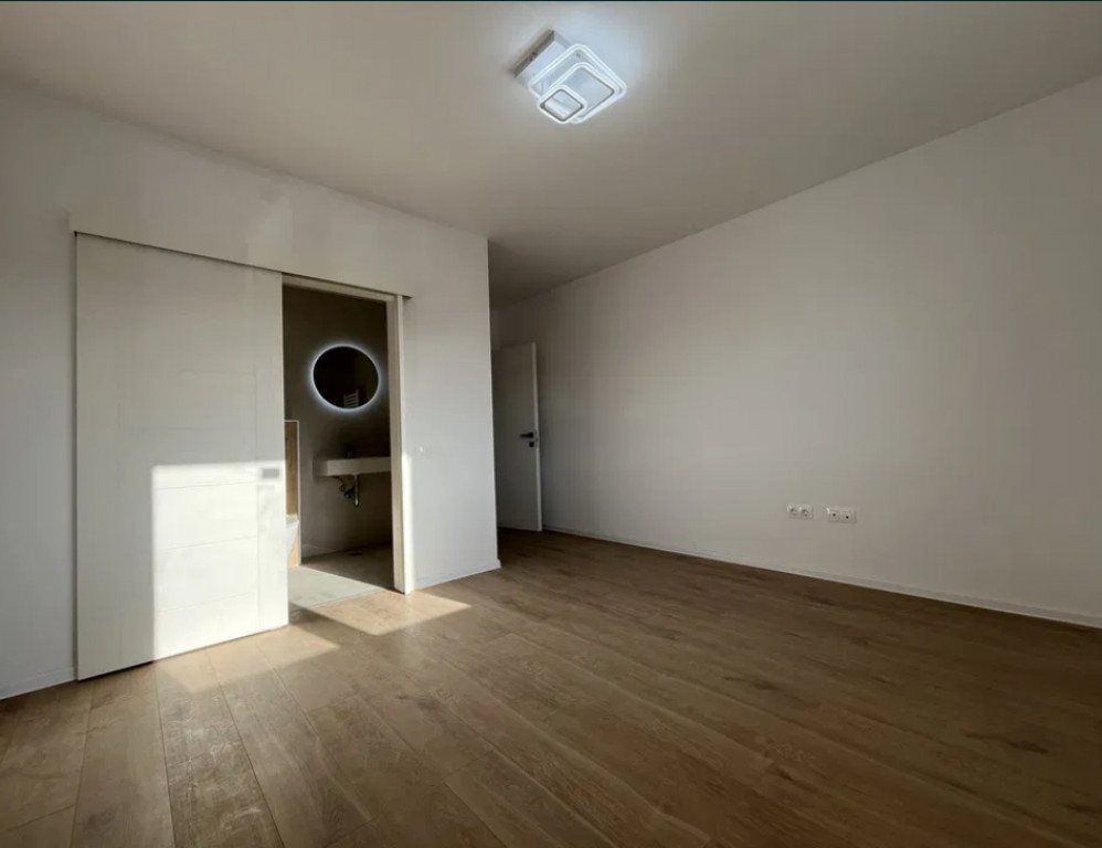 Apartament 3 camere, decomandat - zona Tractorul