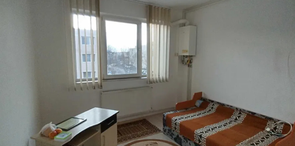 Garsoniera semidecomandata - zona Tractorul