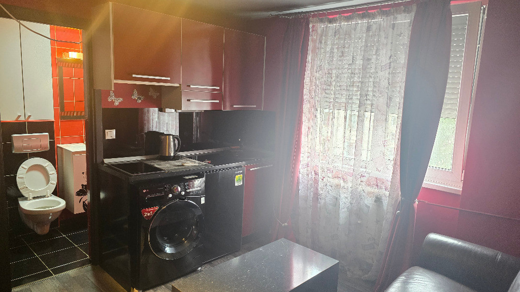 Vand garsoniera cu 2 camere in Deva, zona Dacia, etaj 3, mobilata