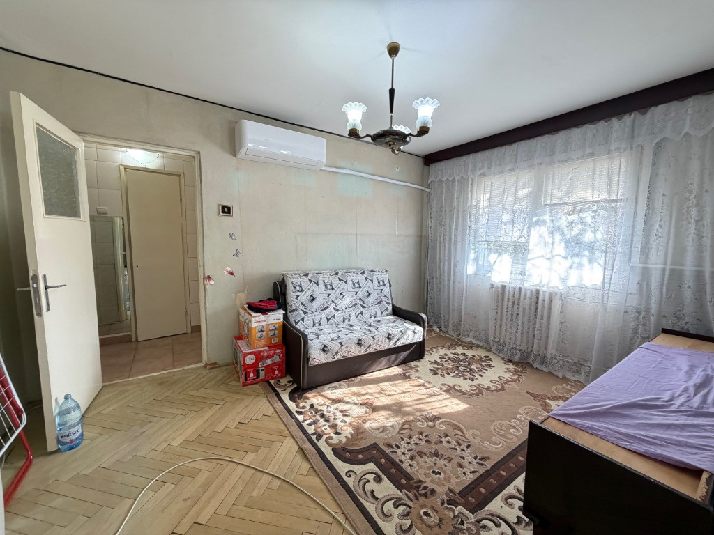 Apartament 2 camere,str.Alunisului,etaj 2