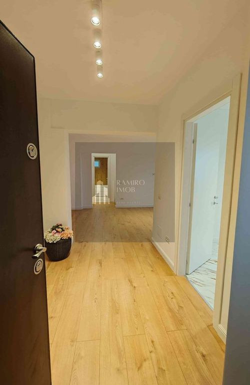 Ap 2 Camere 60mp -Renovat Bloc 1984 - Piata Resita -Berce...