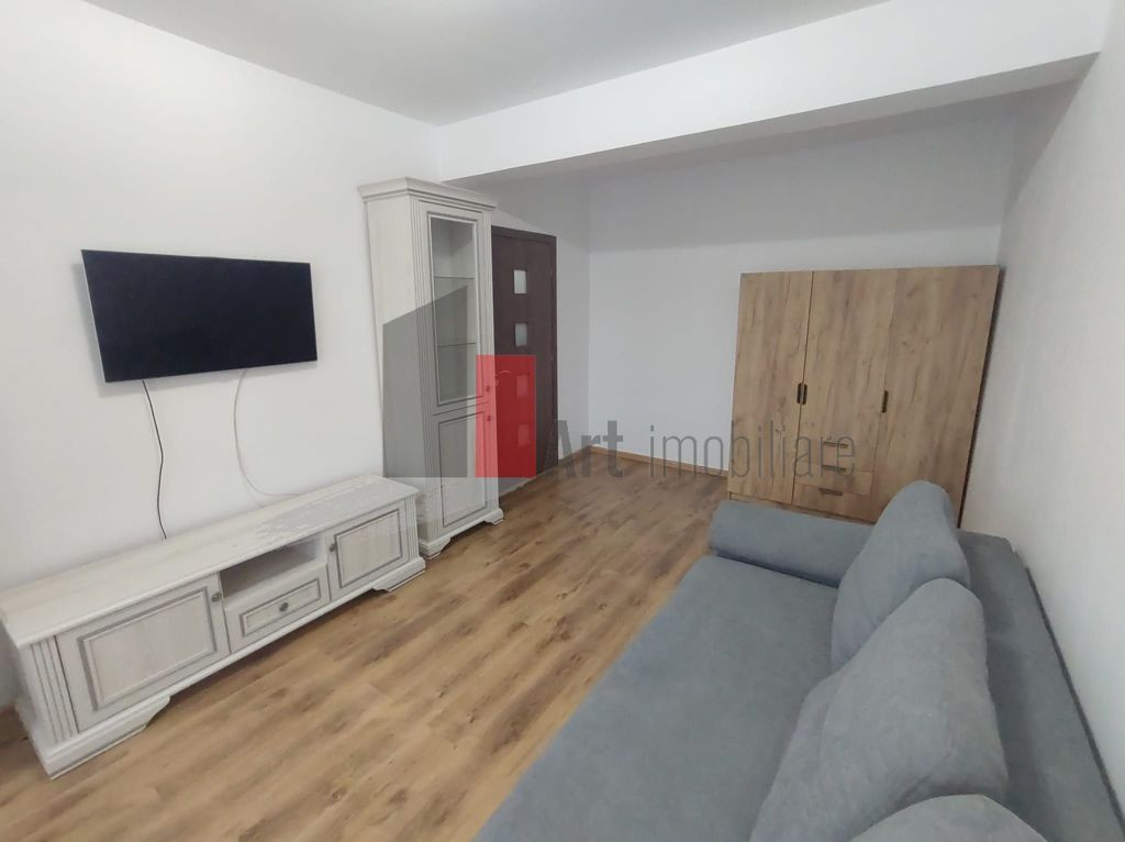 Prima închiriere apartament decomandat 2 camere cu centr...