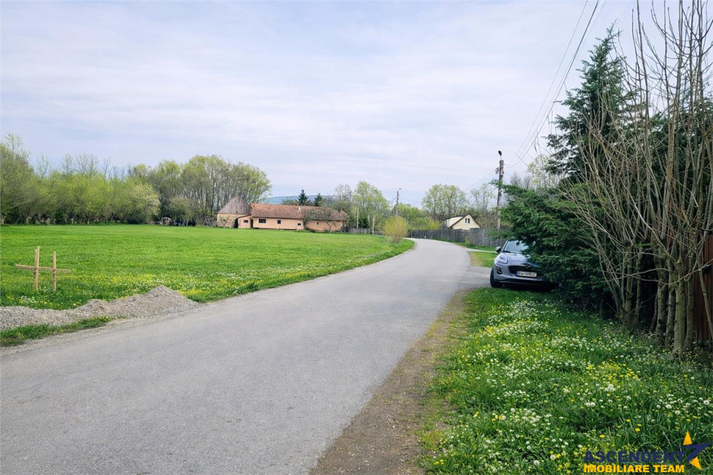 Teren 1.700 mp intravilan, natura, vecinatati bune, potentia