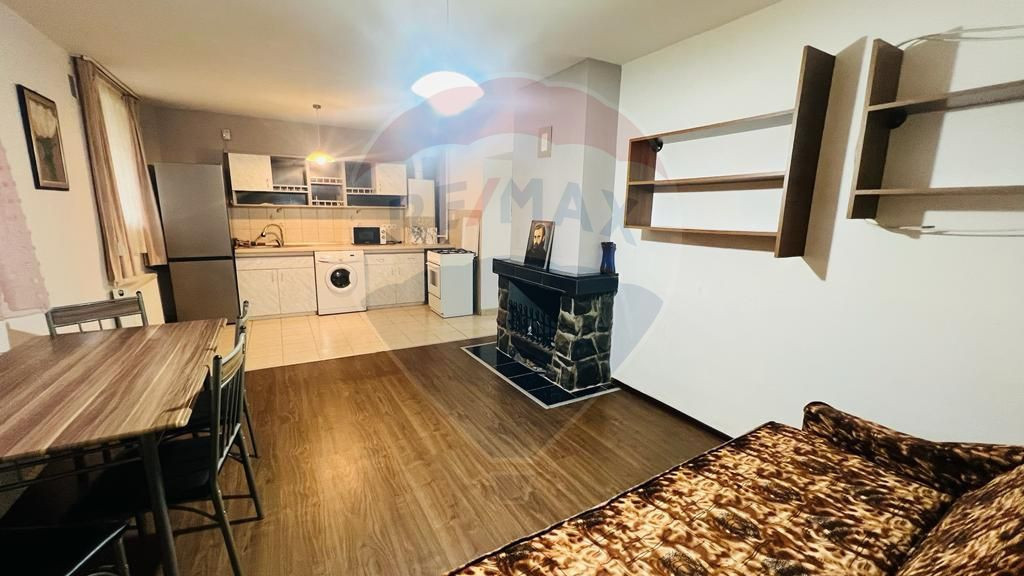 Apartament cu 2 camere în centrul vechi de închiriat