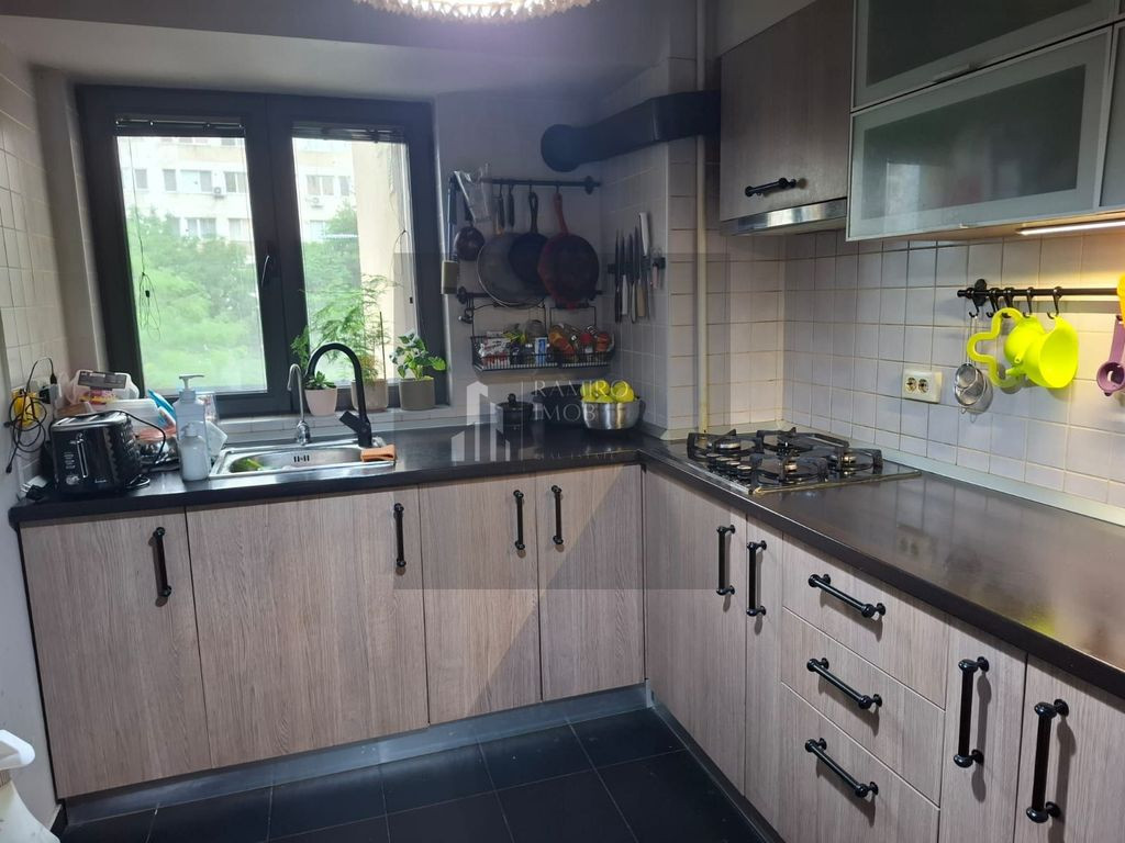 Apartament 3 camere 75mp - bd. Alexandru Obregia - Bercen...