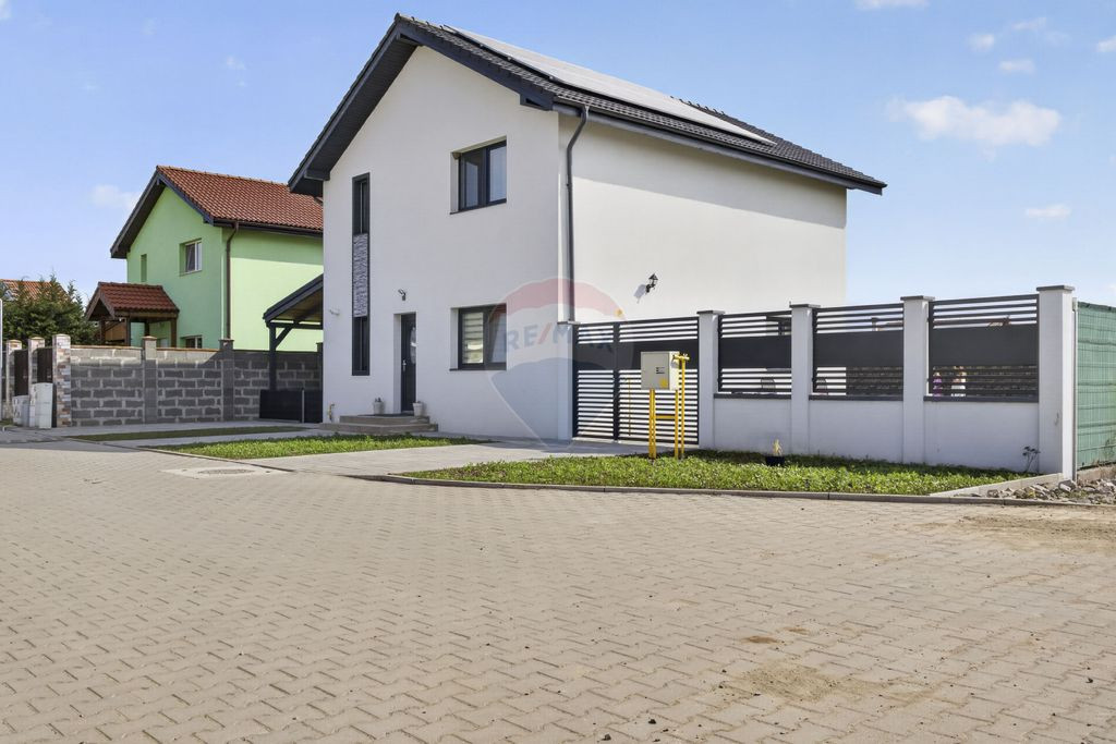 Casă la cheie cu teren 544 mp de vanzare in zona 6 Vanat...