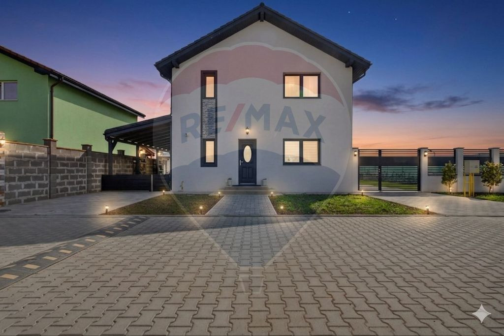 Casă la cheie cu teren 544 mp de vanzare in zona 6 Vanat...