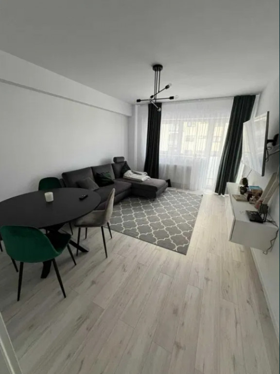 Apartament 3 camere, decomandat - zona Tractorul