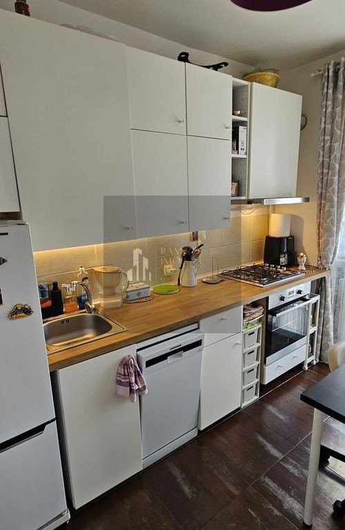 2 Camere - Metrou 1 Decembrie la 8 Minute - Bloc 2009