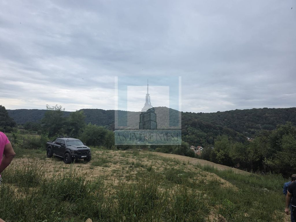 Teren intravilan de vanzare