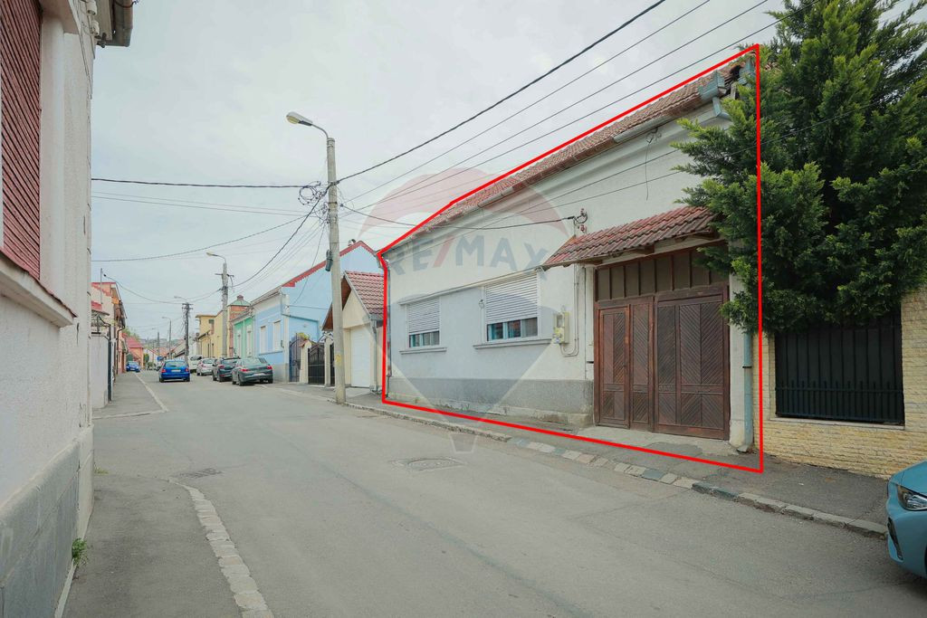 Casă cu teren 360 mp, central, zona Bd. Dacia, Canonicil...