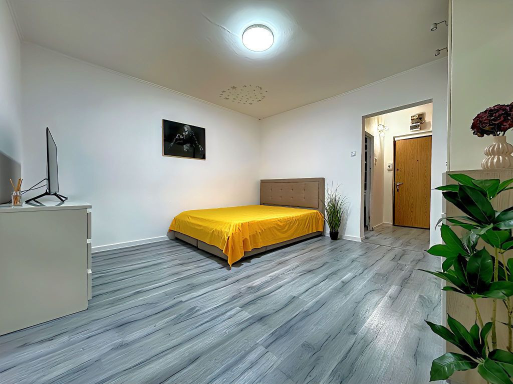 Titan - Costin Georgian Metrou 3 minute Garsoniera renova...