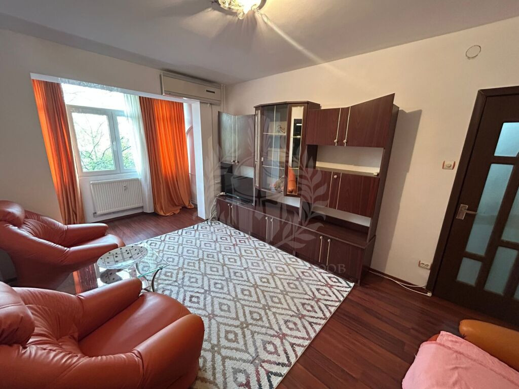 //3 CAMERE// MIHAI BRAVU//