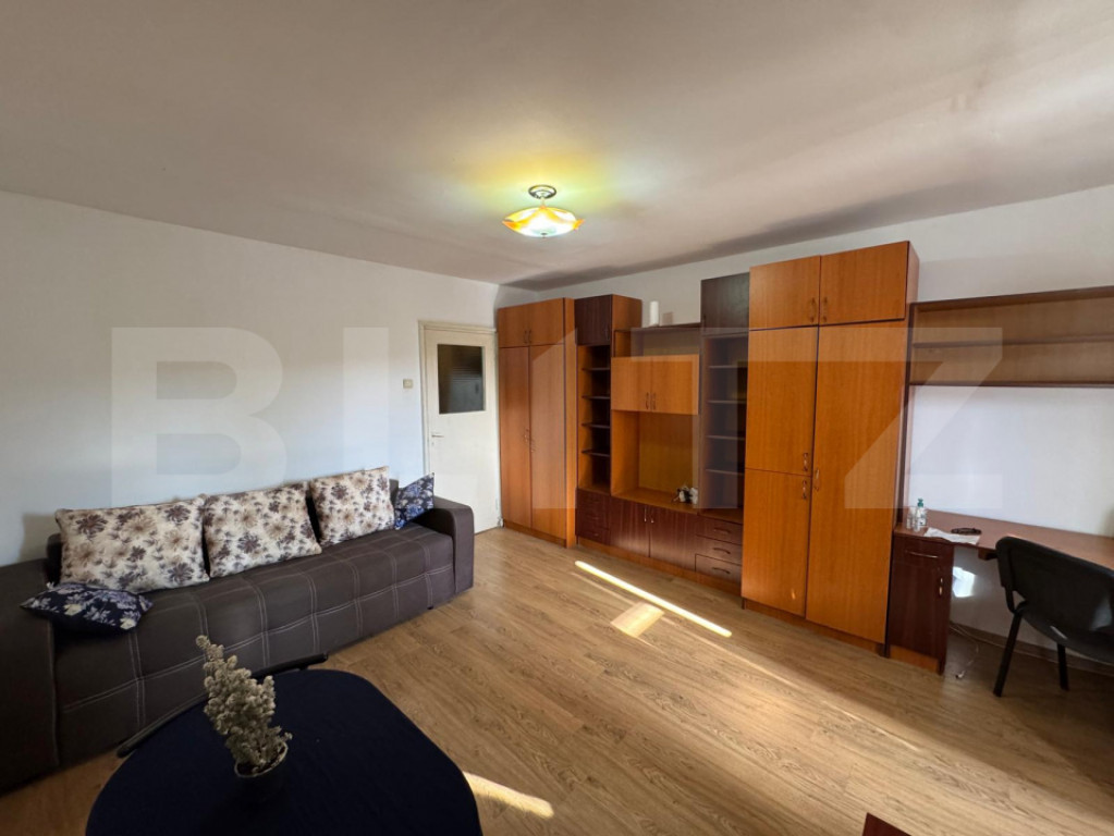 Garsoniera de inchiriat, 28 mp, decomandata, zona: Parang