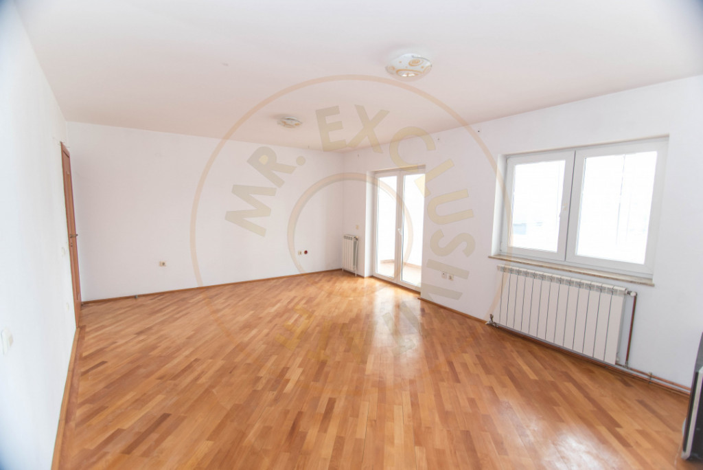 Garsonieră modernă | Parter | Subsol amenajat | Poziție e