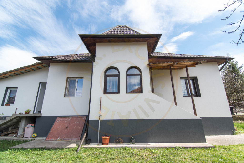 Casa gata de mutat+teren 1000 mp in zona de deal, jud. Arge