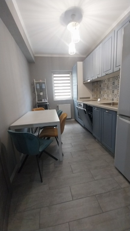 Ap 2 decomandat, mobilat si utilat, parcare zona Florilor, Floresti