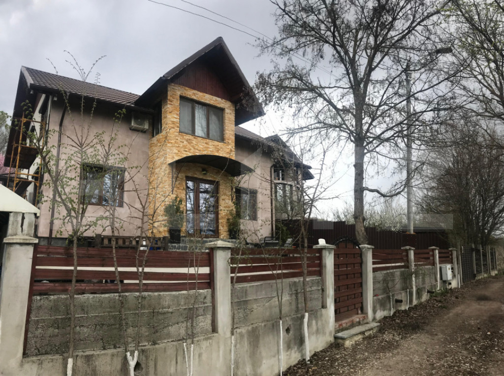 ???? Casă premium cu panoramă asupra orașului – garaj d